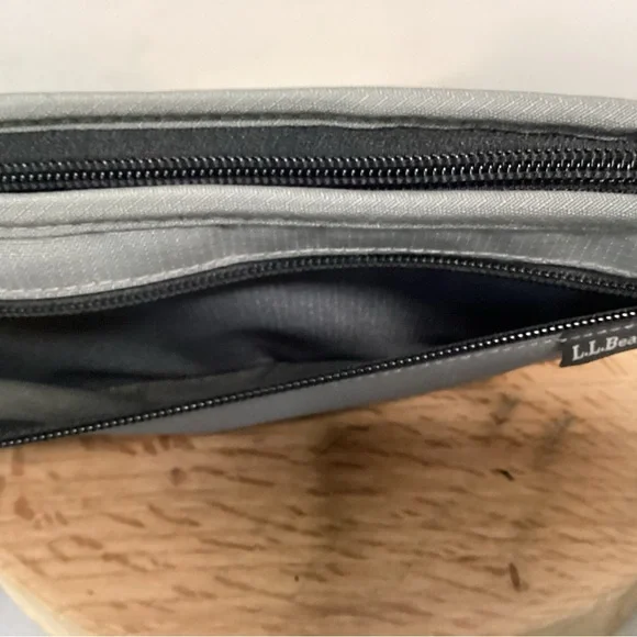 ⚫️ L L Bean Documents / Passport / Travel Organizer - Unisex - Excellent - Picture 5 of 12
